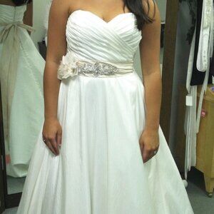 New Elegant White Strapless Wedding Dress, Size 12